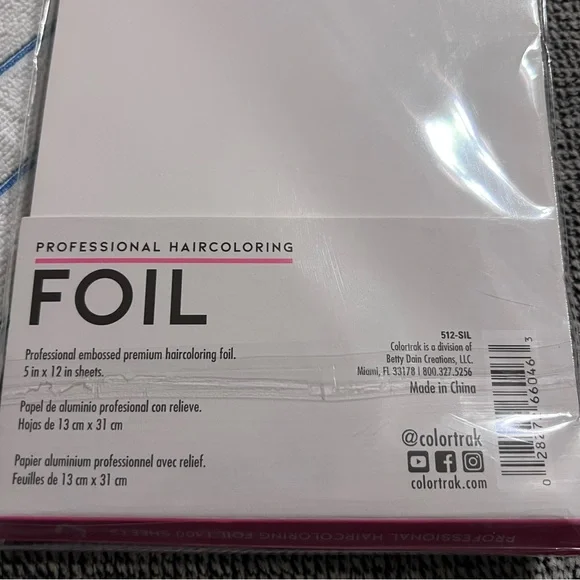 Hair Dye Kit with 2 Bowls, cape and foils. - Picture 5 of 6